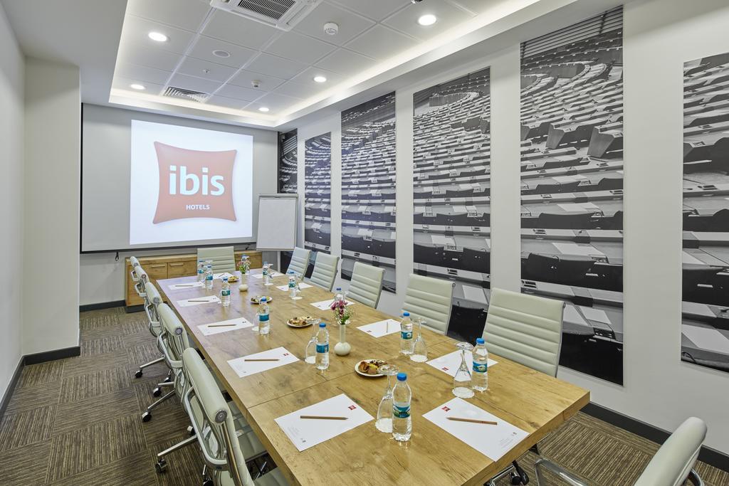Otel Ibis Airport 3*