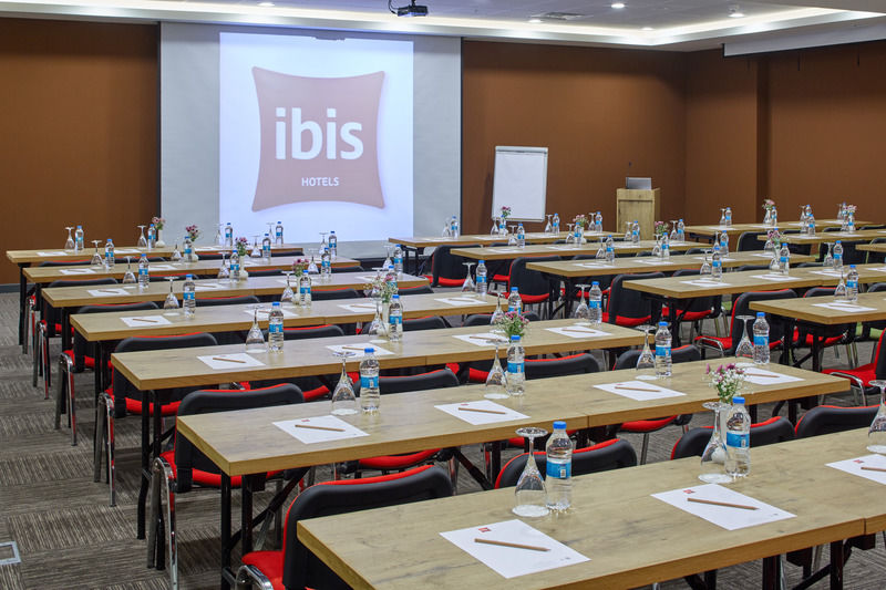 Otel Ibis Airport 3*
